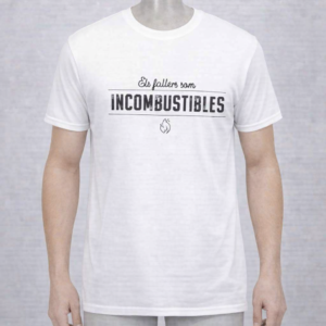 Camiseta blanca con el diseño “Els fallers som INCOMBUSTIBLES” impreso en blanco sobre un maniquí masculino.